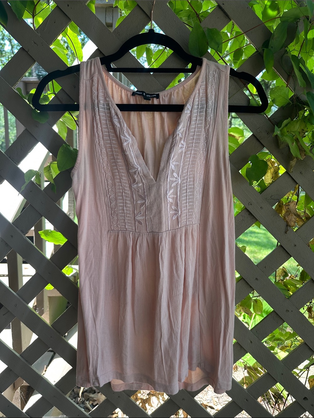 Cable & Gauge Blush Pink Embroidered V-Neck Sleeveless Camisole